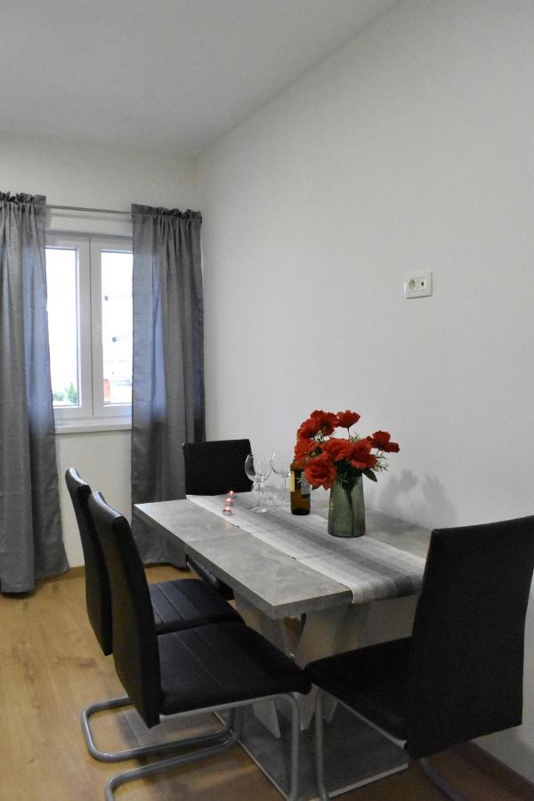 Apartmani Skorpion Каштела Екстер'єр фото