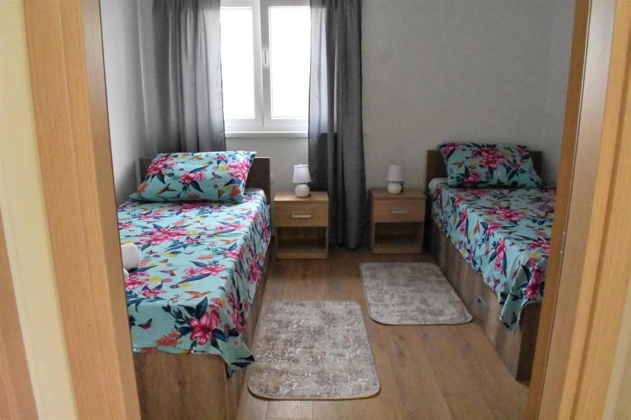 Apartmani Skorpion Каштела Екстер'єр фото