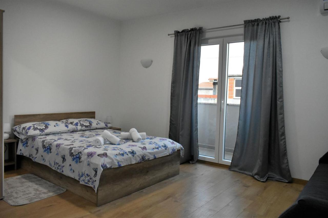 Apartmani Skorpion Каштела Екстер'єр фото